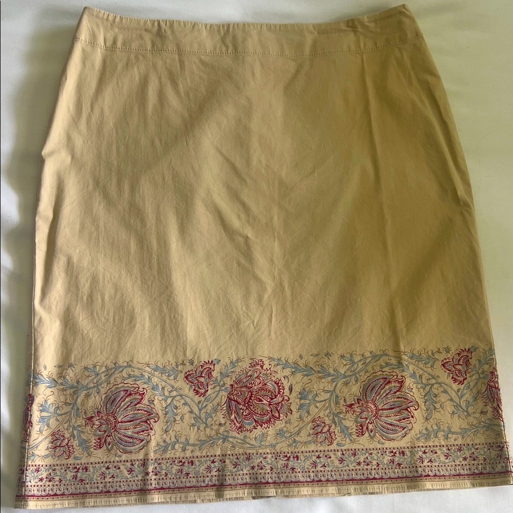Floral Detail on Ann Taylor Tan Pencil Skirt Size 4